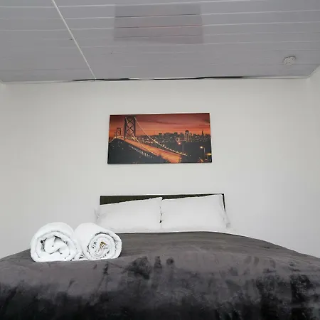 Vine House Apartment *